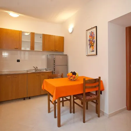 Old Town Apartment *