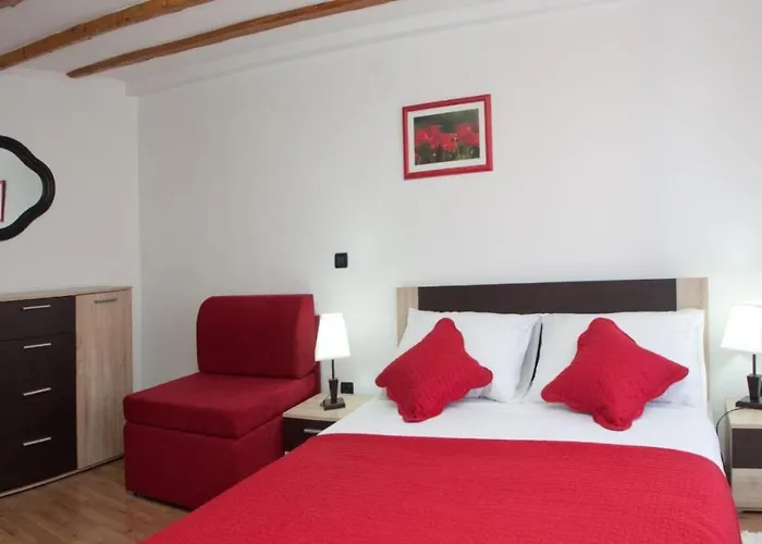 Old Town Apartment *